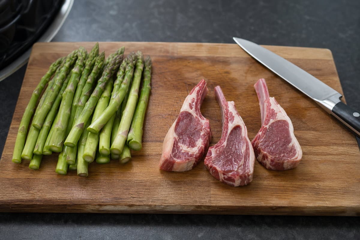 Chops and asparagus
